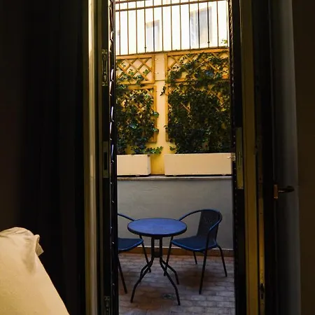 Romaresidence Trastevere 招待所 2*